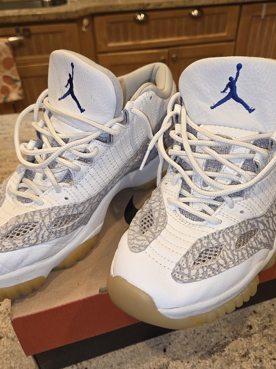 Jordan\'s 11 IE Low 1996 main image 6